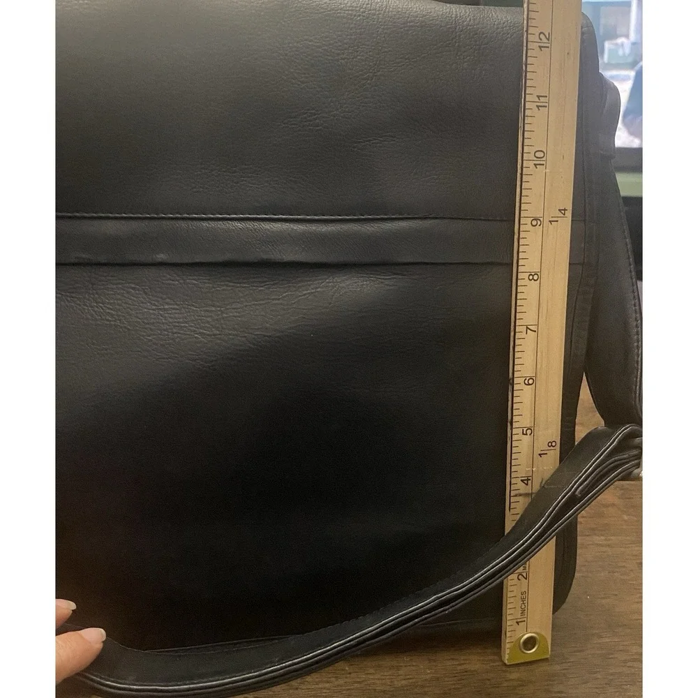 Frye Leather Messenger Crossbody Bag Black Adjustable Strap Interior Zippers